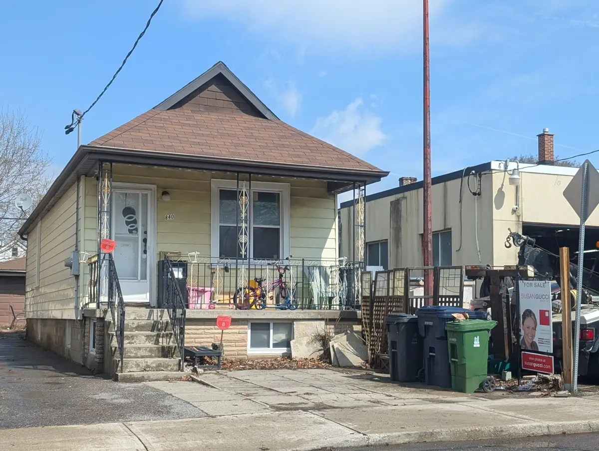 840 Sammon AVE, Toronto E03, ON M4C 2E8