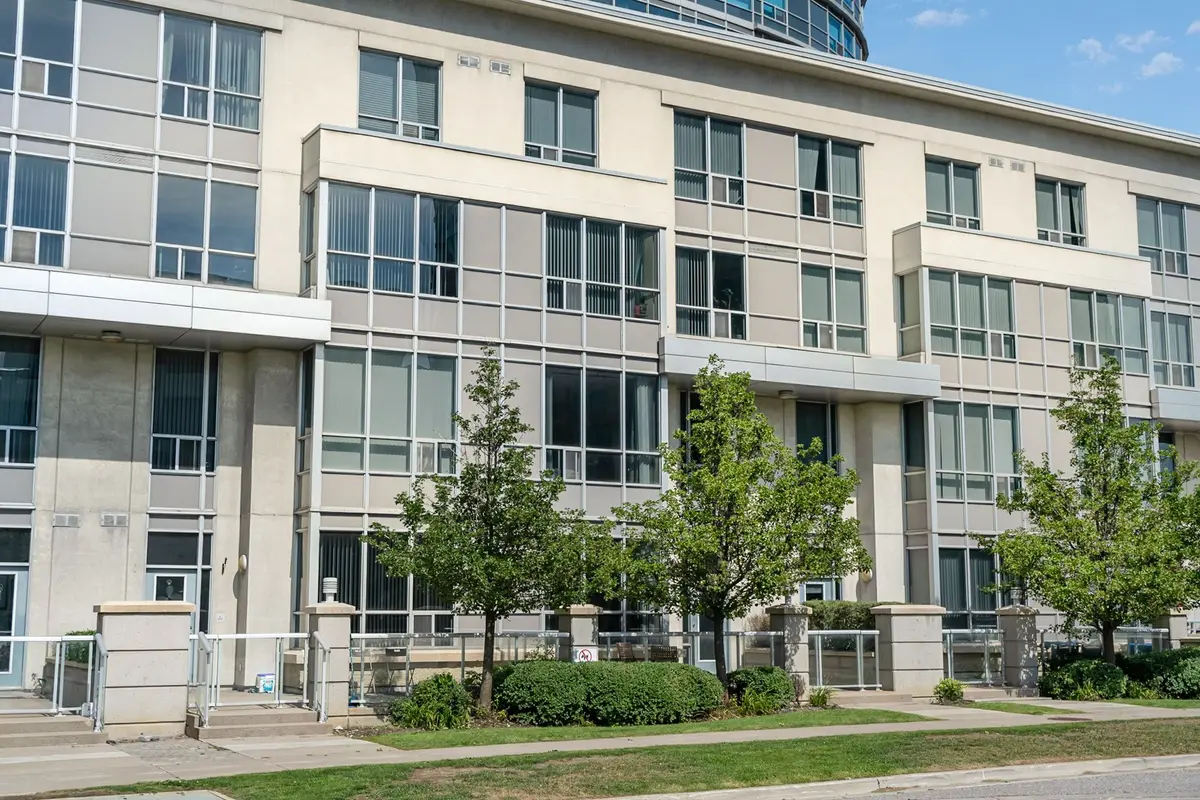 38 Lee Centre DR #Th122, Toronto E09, ON M1H 3J7