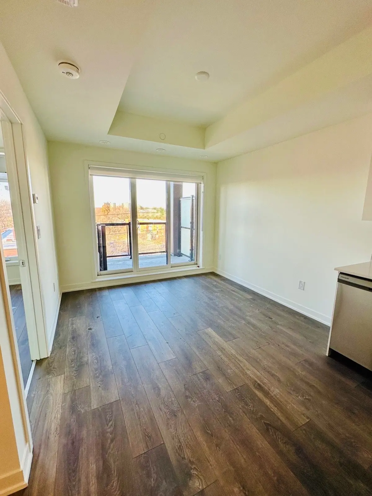 165 Canon Jackson DR #404, Toronto W04, ON M2M 2G1