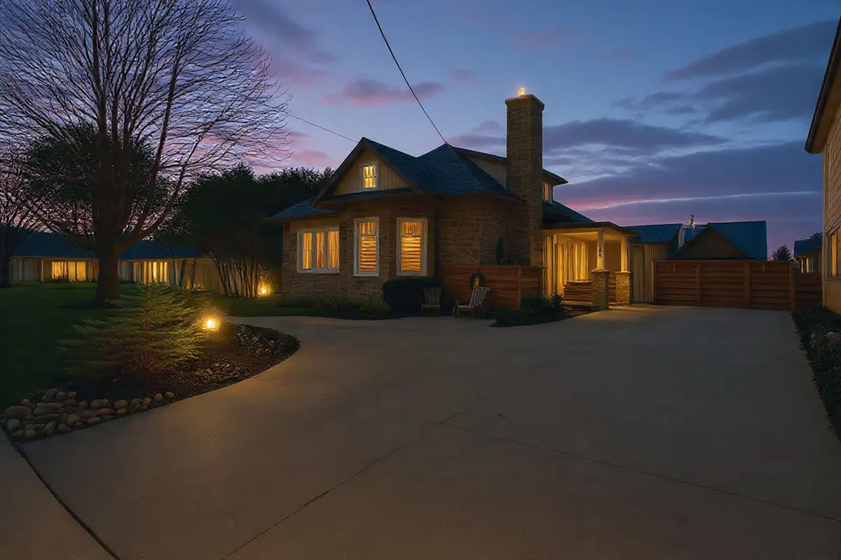 82 Queen ST, Selwyn, ON K0L 2H0