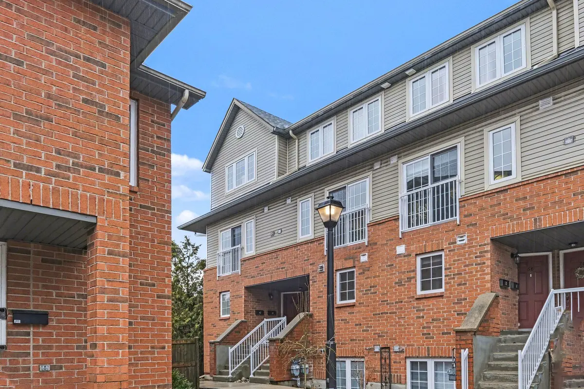 60 Mayflower Private, Woodroffe, ON K2B 0A2