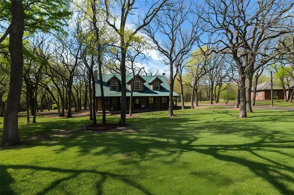 136 Southwinds Drive, Weatherford, TX 76087