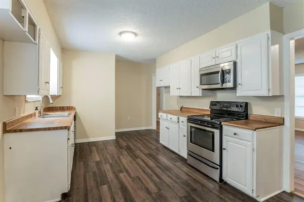 3128 Ray Drive, Haltom City, TX 76117