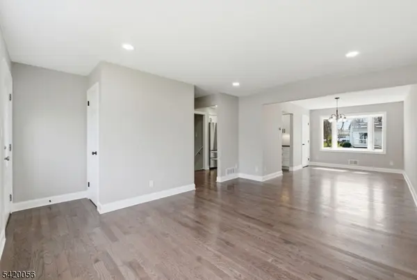 215 Oakmanor Pkwy, South Plainfield Boro, NJ 07080