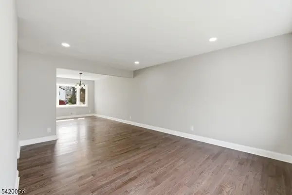 215 Oakmanor Pkwy, South Plainfield Boro, NJ 07080