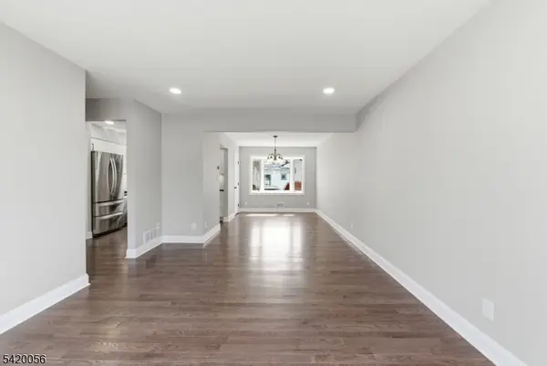 215 Oakmanor Pkwy, South Plainfield Boro, NJ 07080