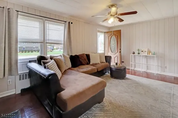 11 Barnida Dr, East Hanover Twp., NJ 07936