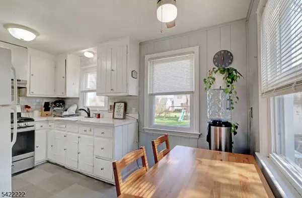 11 Barnida Dr, East Hanover Twp., NJ 07936