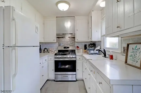 11 Barnida Dr, East Hanover Twp., NJ 07936