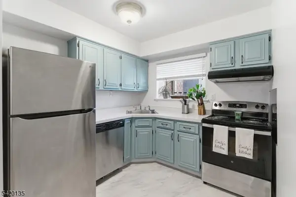 16 Deanna Dr #20, Hillsborough Twp., NJ 08844