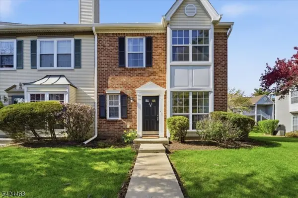 63 Amberly Ct, Franklin Twp., NJ 08823