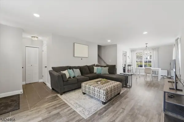 63 Amberly Ct, Franklin Twp., NJ 08823