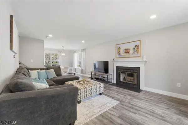 63 Amberly Ct, Franklin Twp., NJ 08823