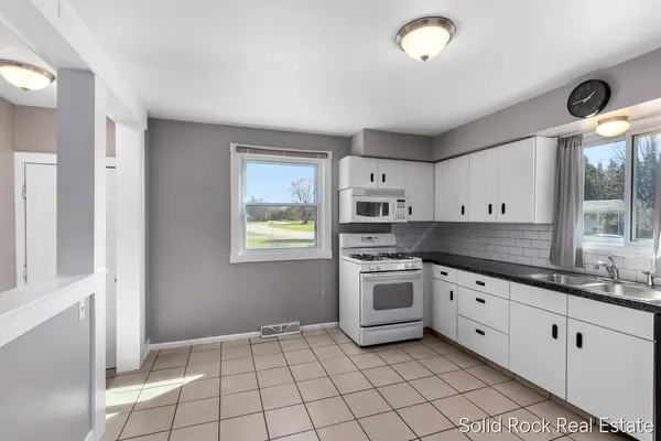 5817 Country View DR, Allendale Twp, MI 49401