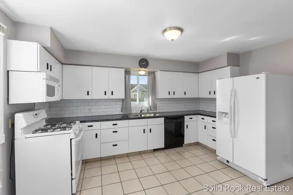 5817 Country View DR, Allendale Twp, MI 49401