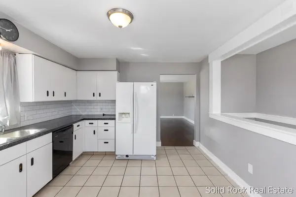 5817 Country View DR, Allendale Twp, MI 49401