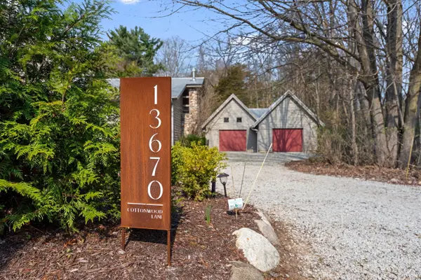 13670 Cottonwood LN, Chikaming Twp, MI 49115