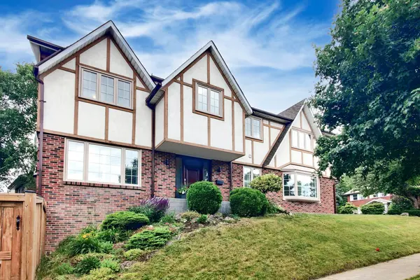 2 Butterfield DR, Toronto C13, ON M3A 2L8