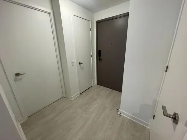 634 Church ST #2402, Toronto C08, ON M4Y 2G3