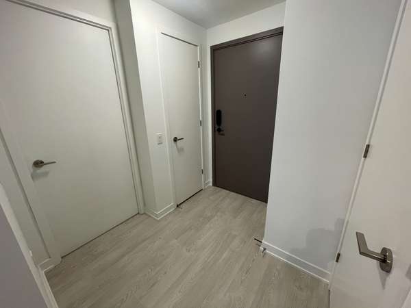 634 Church ST #2402, Toronto C08, ON M4Y 2G3