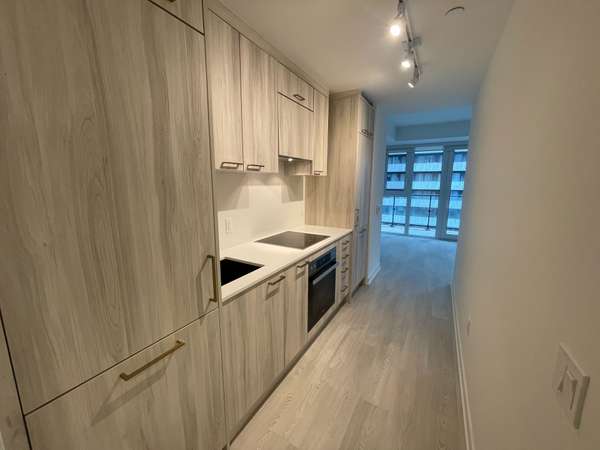 634 Church ST #2402, Toronto C08, ON M4Y 2G3