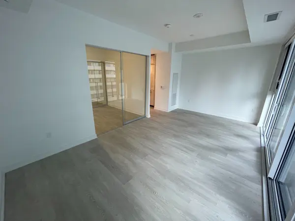 634 Church ST #2402, Toronto C08, ON M4Y 2G3