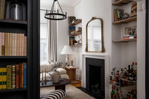 12 Andrews AVE, Toronto C01, ON M6J 1S3