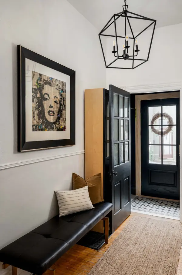 12 Andrews AVE, Toronto C01, ON M6J 1S3