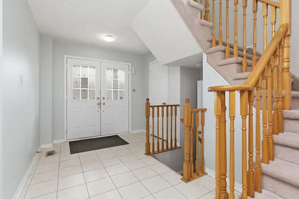 31 Gabrielle CRES, Whitby, ON L1R 3M6