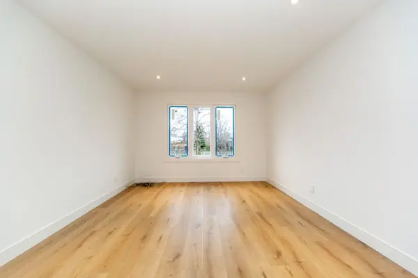 27 Bruntsfield ST, Clarington, ON L1E 1B7