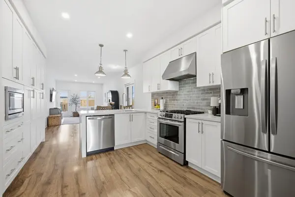 1304 Apollo ST, Oshawa, ON L1K 3E6