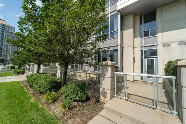 38 Lee Centre DR #Th122, Toronto E09, ON M1H 3J7