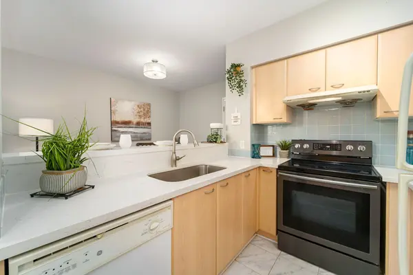 38 Lee Centre DR #Th122, Toronto E09, ON M1H 3J7