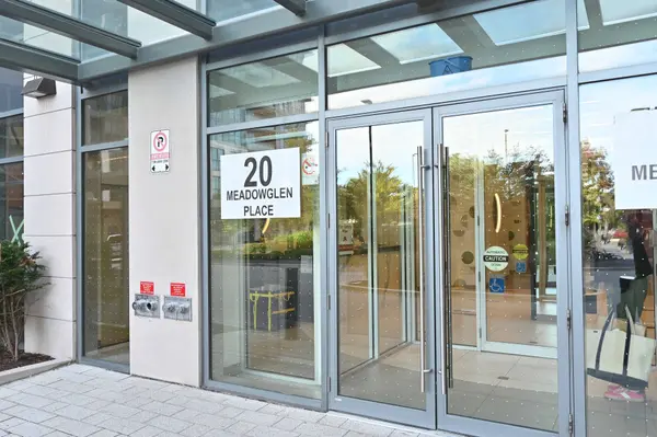 20 Meadowglen PL #728, Toronto E09, ON M1G 0A9