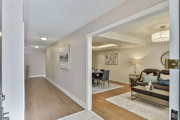 310 Chambers CRES, Newmarket, ON L3X 1T2