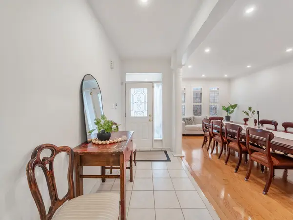 45 Chardonnay DR, Vaughan, ON L4J 8R8