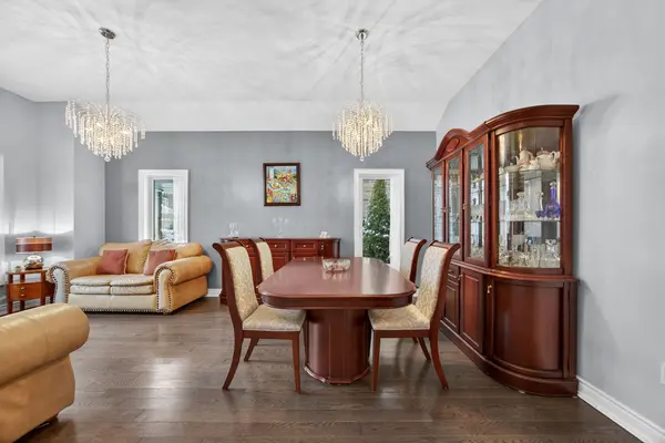 60 Brownley LN, Essa, ON L3W 0P9