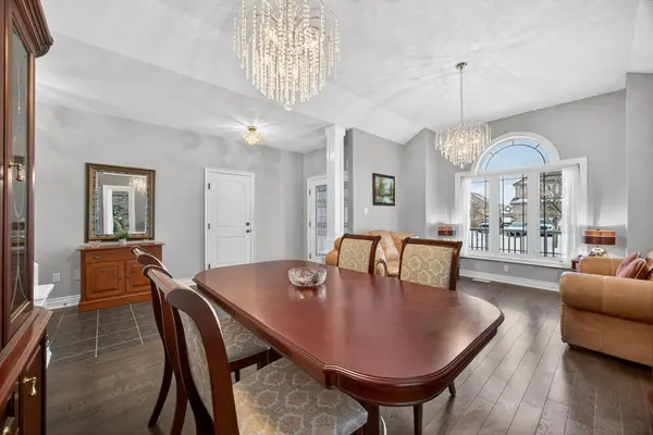 60 Brownley LN, Essa, ON L3W 0P9