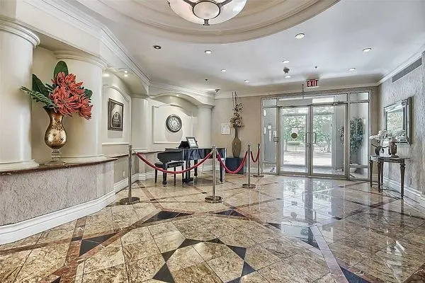 1 Cordoba DR #404, Vaughan, ON L4J 8S3