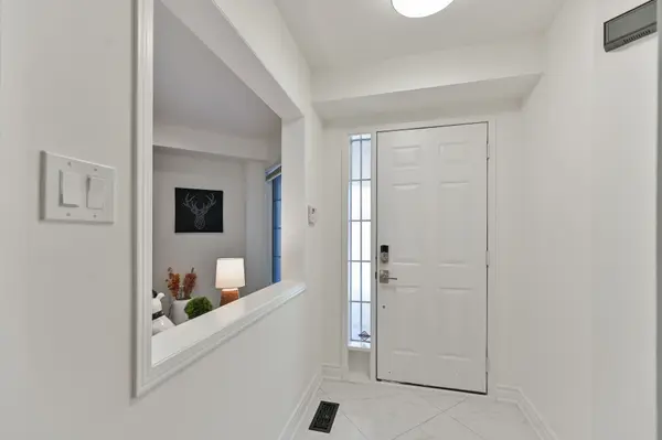 409 Heddle CRES, Newmarket, ON L3X 2J2