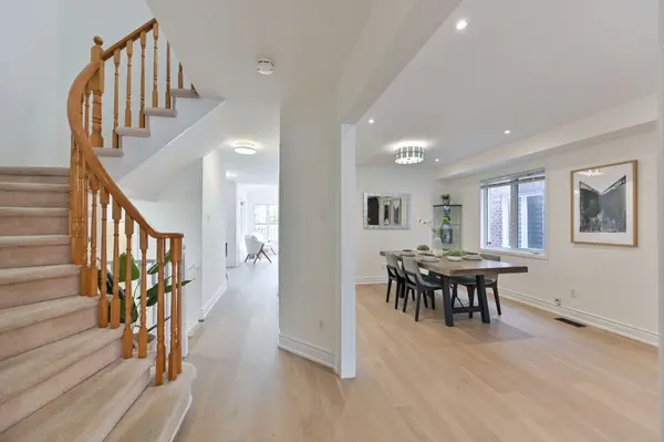 409 Heddle CRES, Newmarket, ON L3X 2J2