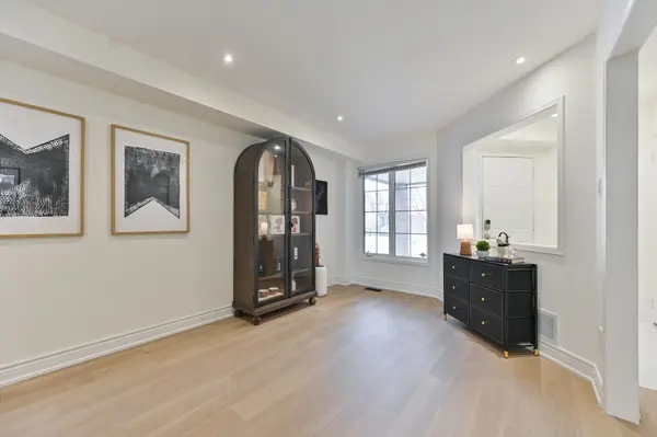 409 Heddle CRES, Newmarket, ON L3X 2J2