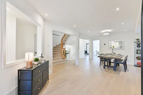 409 Heddle CRES, Newmarket, ON L3X 2J2