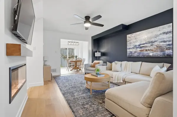 387 Ferndale DR S, Barrie, ON L4N 0M1