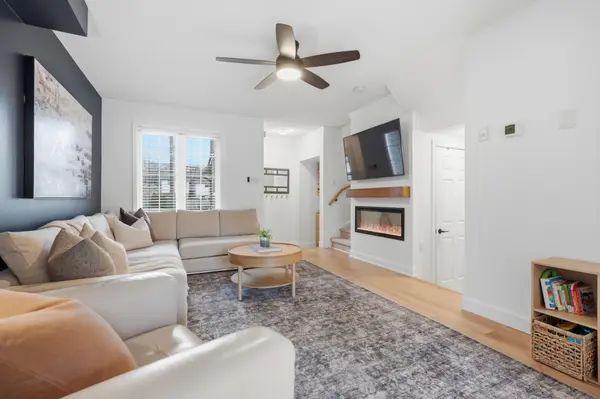 387 Ferndale DR S, Barrie, ON L4N 0M1