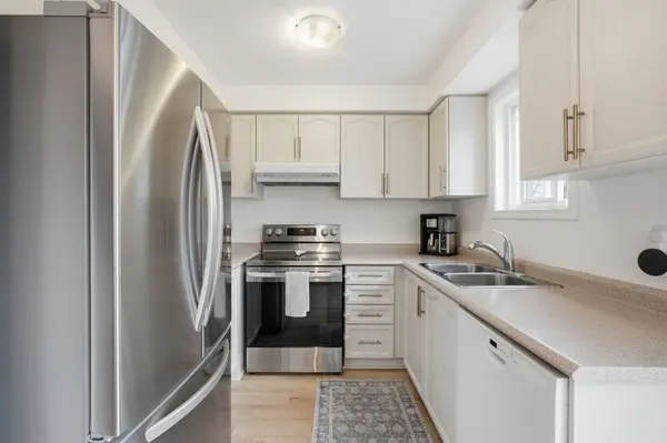 387 Ferndale DR S, Barrie, ON L4N 0M1