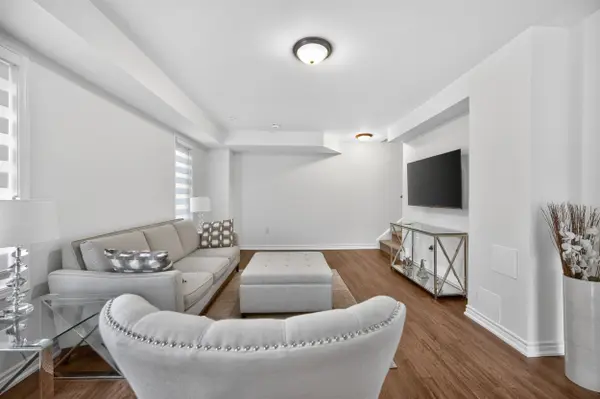 2 Wyn Wood LN, Orillia, ON L3V 8P6