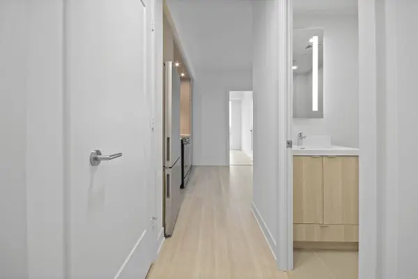 25 Cordova AVE #1113, Toronto W08, ON M9A 0E5