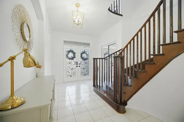 20 Peppermint Close, Brampton, ON L6P 3C7