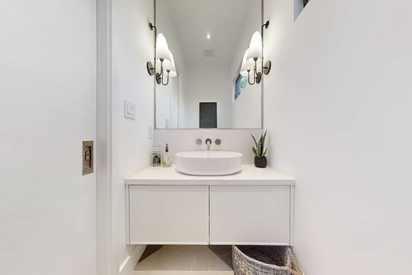 977 Gorton AVE, Burlington, ON L7T 1S6